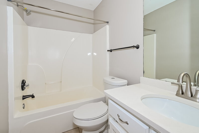 2,090/Mo, 1363 Pendulum Dr Hernando, MS 38632 Bathroom View 2