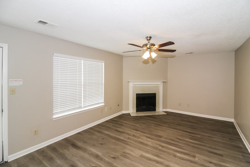 1,715/Mo, 5571 Kayla Dr Southaven, MS 38671 Living Room View