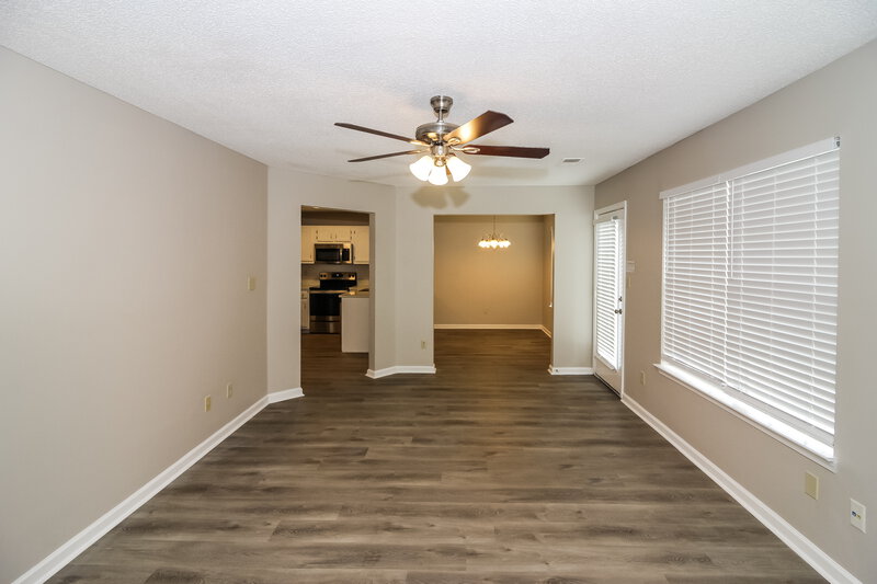 1,715/Mo, 5571 Kayla Dr Southaven, MS 38671 Living Room View 2