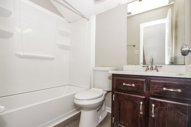 1,715/Mo, 5571 Kayla Dr Southaven, MS 38671 Main Bathroom View