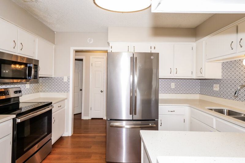 1,790/Mo, 7201 Skidmore Cove Memphis, TN 38119 Kitchen View
