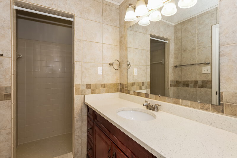 1,790/Mo, 7201 Skidmore Cove Memphis, TN 38119 Main Bathroom View