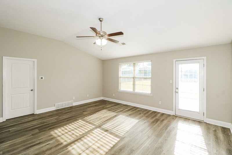 1,860/Mo, 7761 Brierfield Dr E Southaven, MS 38672 Living Room View 2