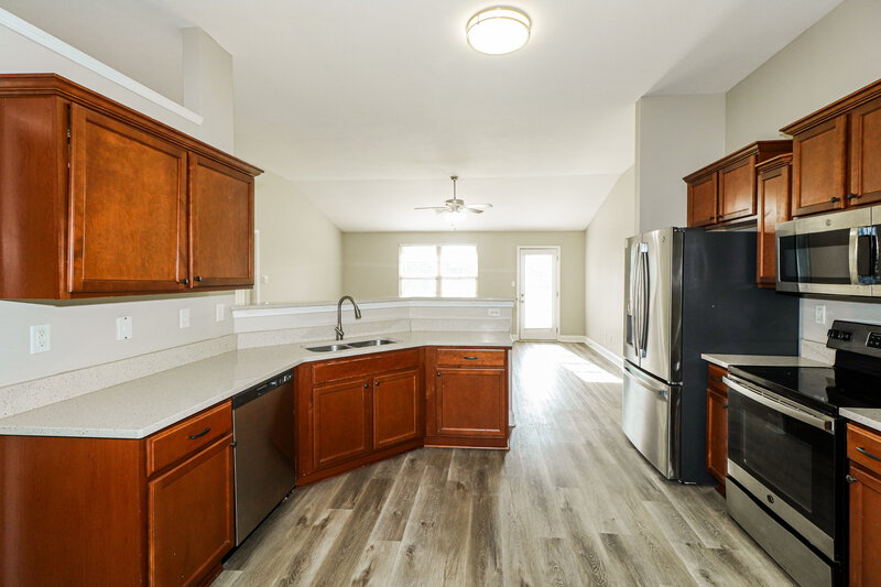 1,860/Mo, 7761 Brierfield Dr E Southaven, MS 38672 Kitchen View