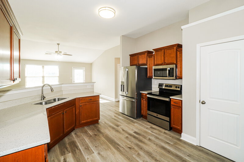 1,860/Mo, 7761 Brierfield Dr E Southaven, MS 38672 Kitchen View 2