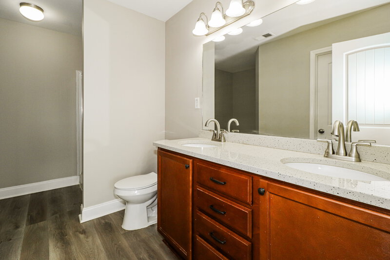 1,860/Mo, 7761 Brierfield Dr E Southaven, MS 38672 Main Bathroom View