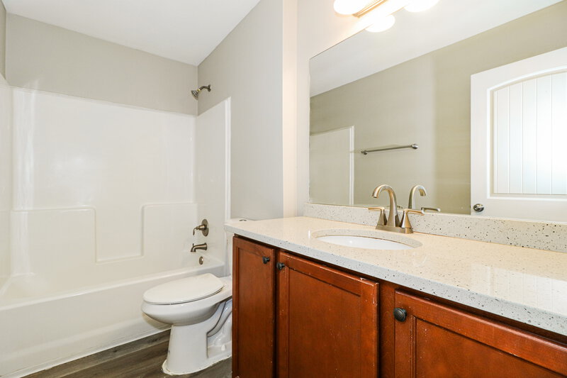 1,860/Mo, 7761 Brierfield Dr E Southaven, MS 38672 Bathroom View