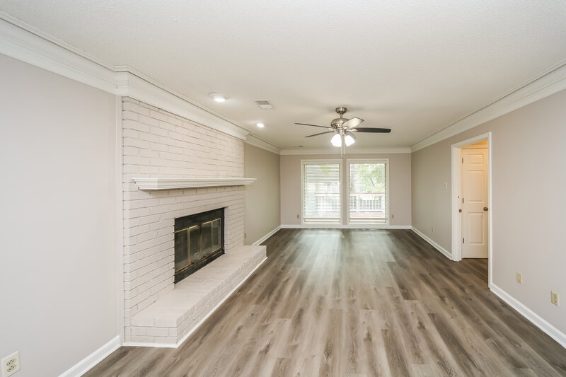 2,250/Mo, 5005 Cottage Ln Memphis, TN 38125 Living Room View