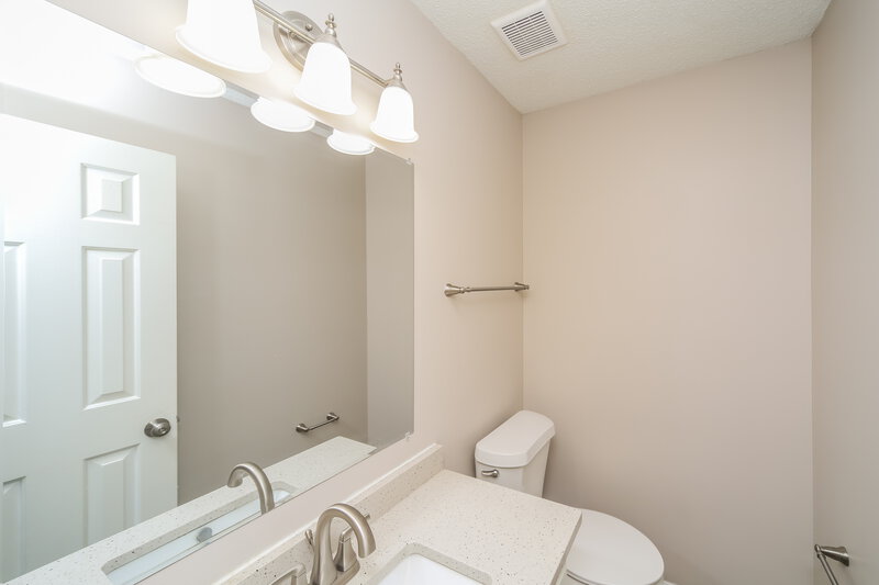 2,250/Mo, 5005 Cottage Ln Memphis, TN 38125 Bathroom View 2