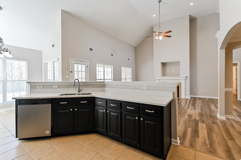 2,145/Mo, 703 Timber Creek S Hernando, MS 38632 Kitchen View 2