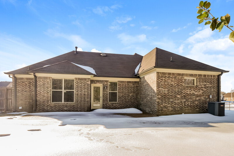 2,350/Mo, 4992 Delaney Valley Ln Bartlett, TN 38002 Rear View