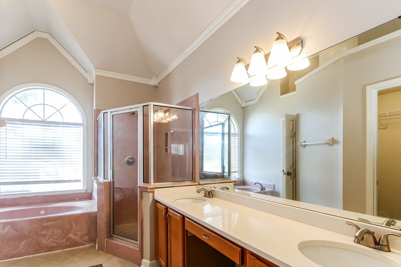 2,095/Mo, 7678 Mineral Crest Cir N Memphis, TN 38125 Main Bathroom View