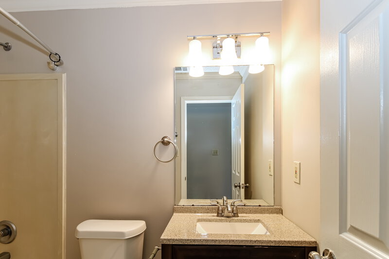 2,095/Mo, 7678 Mineral Crest Cir N Memphis, TN 38125 Bathroom View