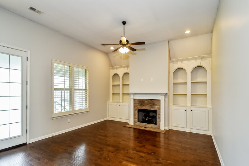 2,220/Mo, 430 Hidden Meadows Cove Oakland, TN 38060 Living Room View