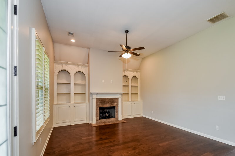 2,220/Mo, 430 Hidden Meadows Cove Oakland, TN 38060 Living Room View 2