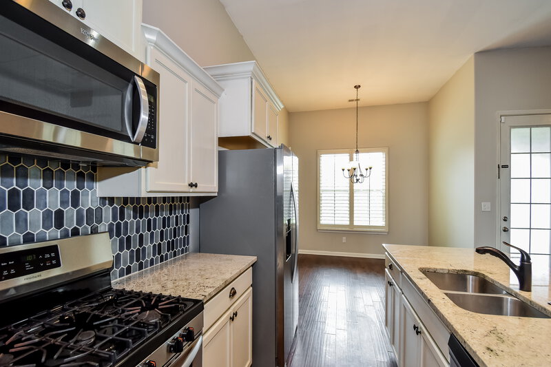 2,220/Mo, 430 Hidden Meadows Cove Oakland, TN 38060 Kitchen View 2