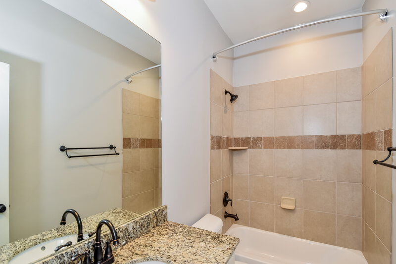 2,220/Mo, 430 Hidden Meadows Cove Oakland, TN 38060 Bathroom View
