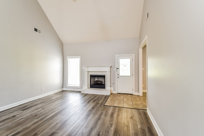 2,610/Mo, 1275 Heritage Lake Dr Hernando, MS 38632 Living Room View 2