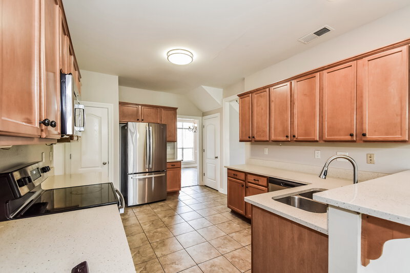2,610/Mo, 1275 Heritage Lake Dr Hernando, MS 38632 Kitchen View 2