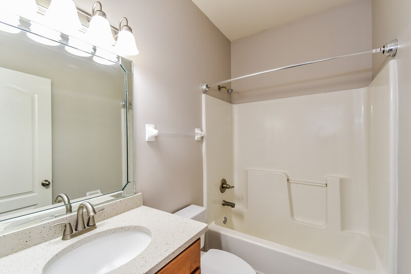 2,610/Mo, 1275 Heritage Lake Dr Hernando, MS 38632 Bathroom View