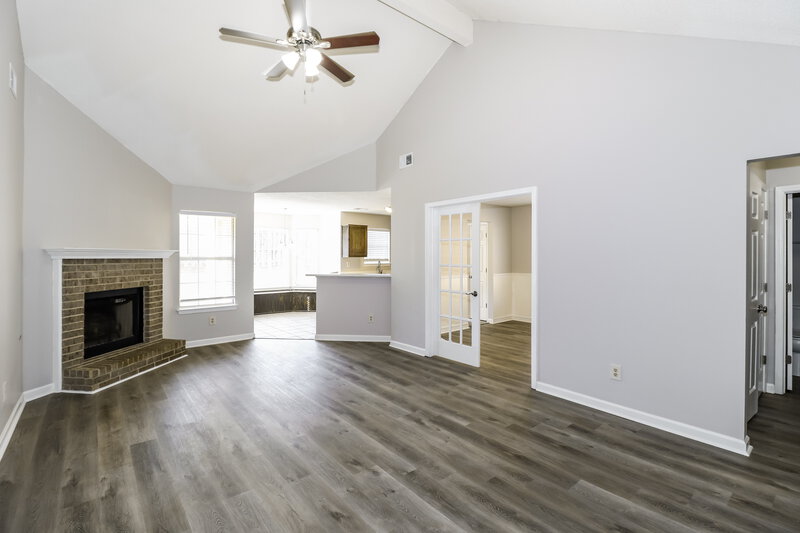 2,000/Mo, 6963 Naples Dr Cordova, TN 38018 Living Room View