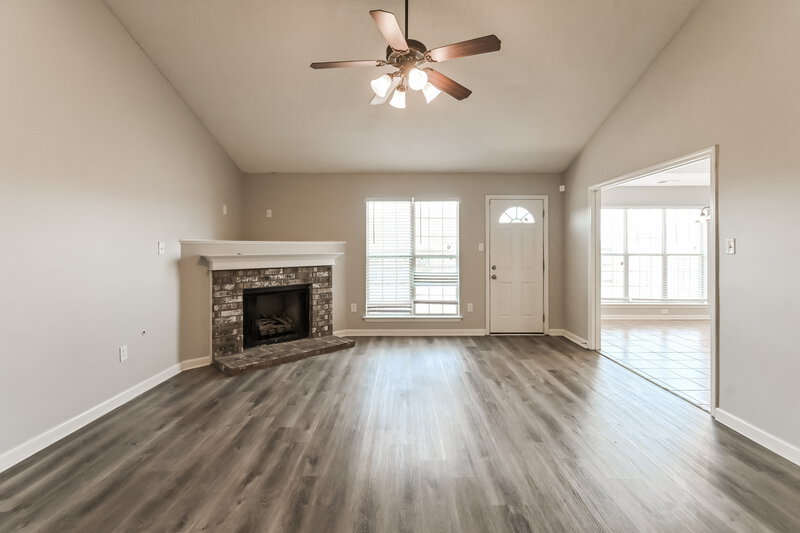 1,900/Mo, 7331 George Ln Horn Lake, MS 38637 Living Room View