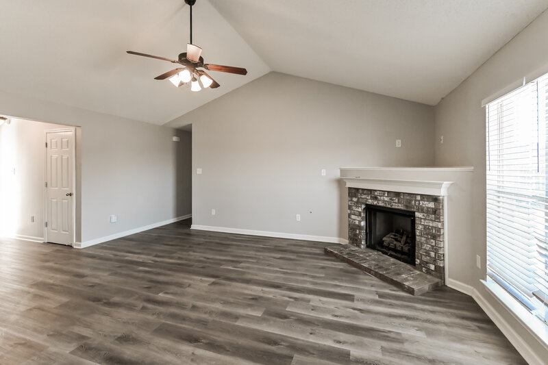 1,900/Mo, 7331 George Ln Horn Lake, MS 38637 Living Room View 2