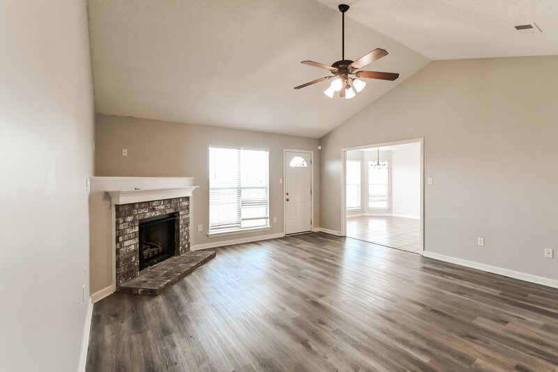 1,900/Mo, 7331 George Ln Horn Lake, MS 38637 Living Room View 3
