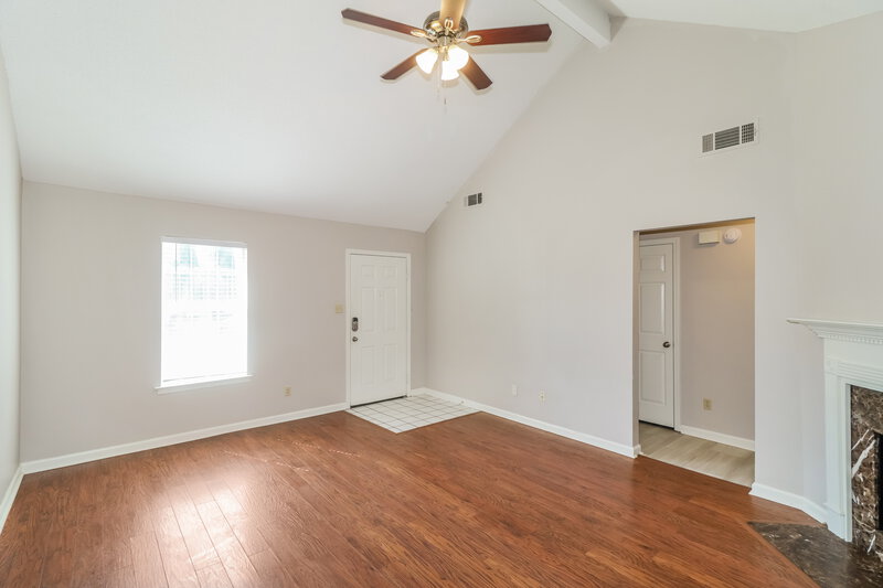 1,500/Mo, 8416 Kimberly Rose Dr Cordova, TN 38016 Living Room View 2