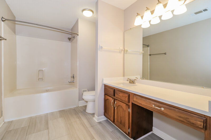 1,500/Mo, 8416 Kimberly Rose Dr Cordova, TN 38016 Main Bathroom View