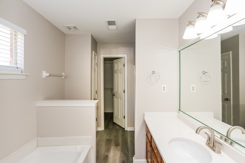 1,890/Mo, 8450 Clubview Dr Olive Branch, MS 38654 Main Bathroom View