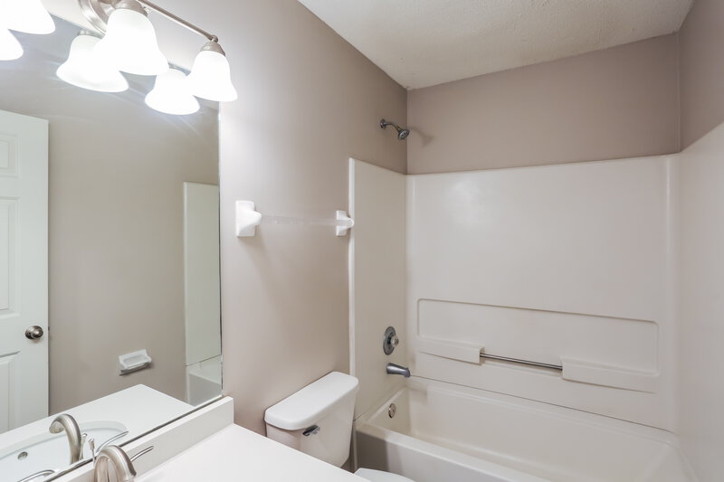 1,890/Mo, 8450 Clubview Dr Olive Branch, MS 38654 Bathroom View