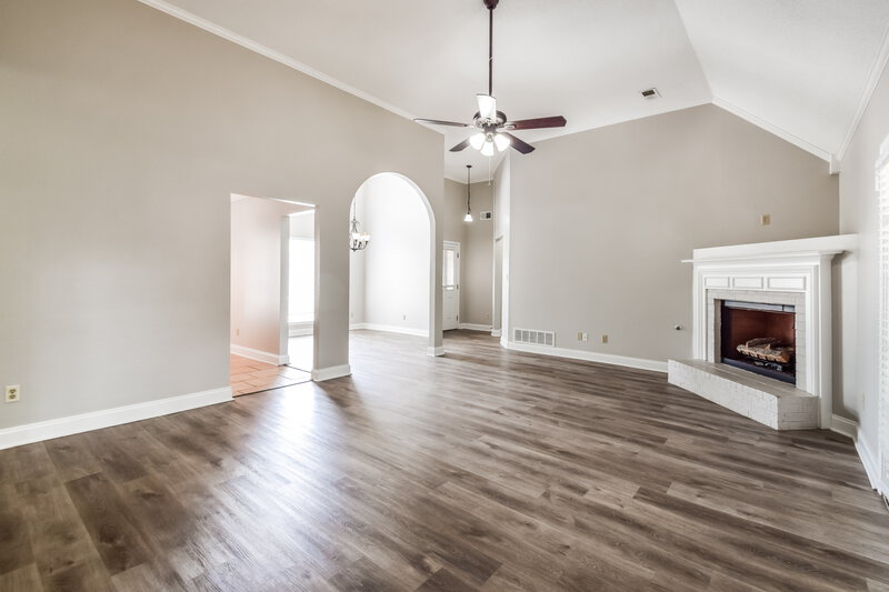 2,355/Mo, 2346 Kindlewood Dr Southaven, MS 38672 Living Room View 2