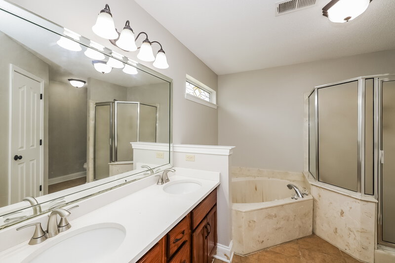 3,200/Mo, 2346 Kindlewood Dr Southaven, MS 38672 Main Bathroom View