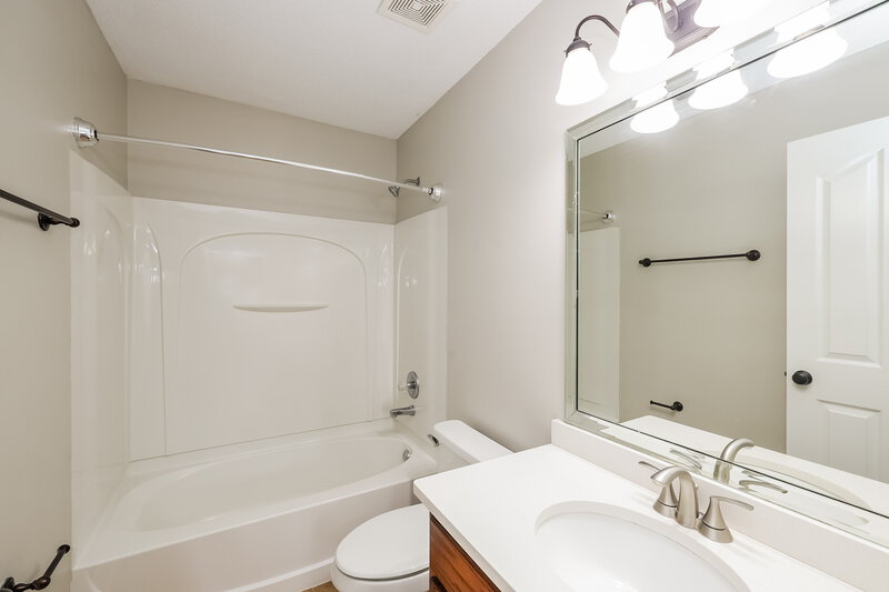 3,200/Mo, 2346 Kindlewood Dr Southaven, MS 38672 Bathroom View