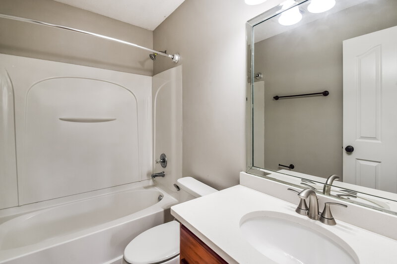 2,355/Mo, 2346 Kindlewood Dr Southaven, MS 38672 Bathroom View
