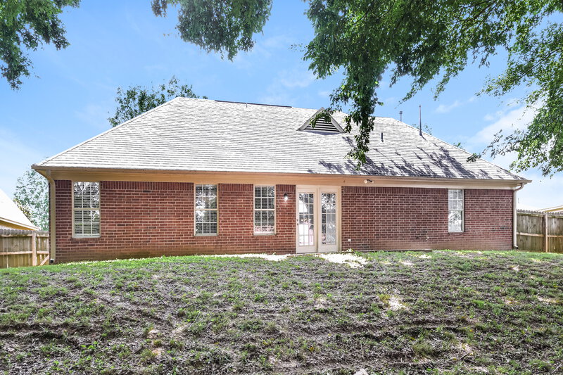 2,355/Mo, 2346 Kindlewood Dr Southaven, MS 38672 Rear View