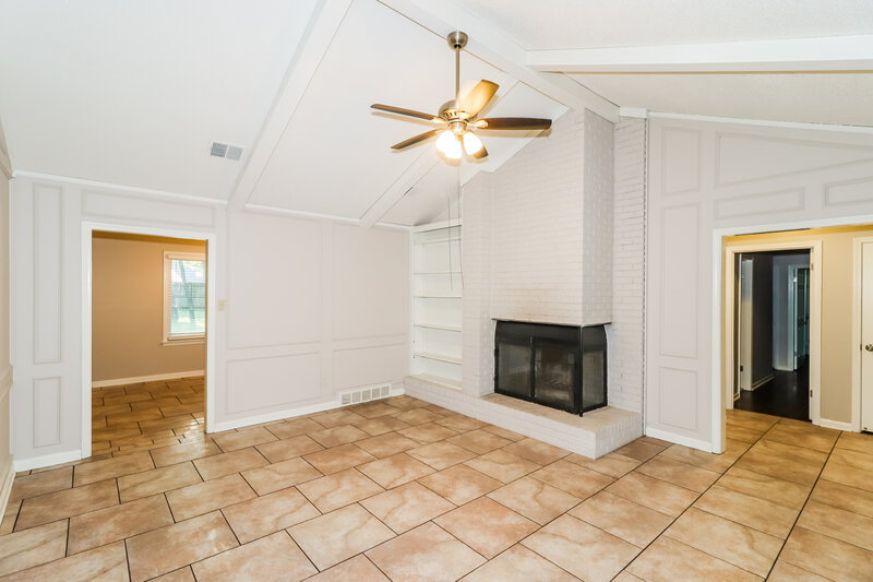 1,985/Mo, 2209 Burlingate Dr Memphis, TN 38016 Living Room View