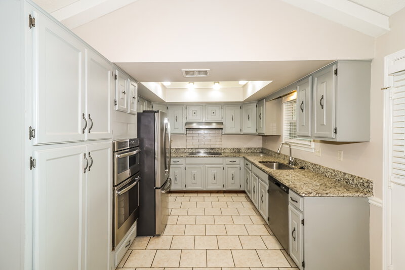 1,985/Mo, 2209 Burlingate Dr Memphis, TN 38016 Kitchen View