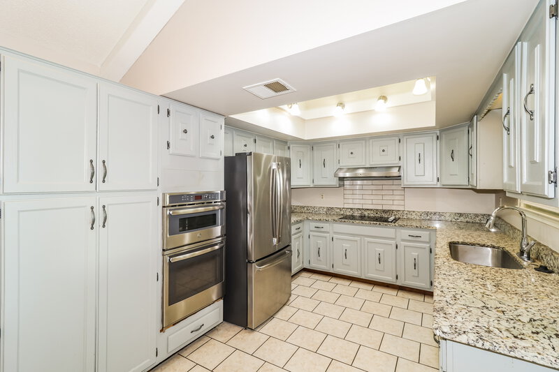 1,985/Mo, 2209 Burlingate Dr Memphis, TN 38016 Kitchen View 2