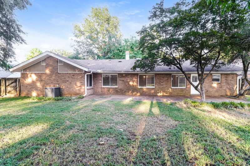 1,985/Mo, 2209 Burlingate Dr Memphis, TN 38016 Rear View