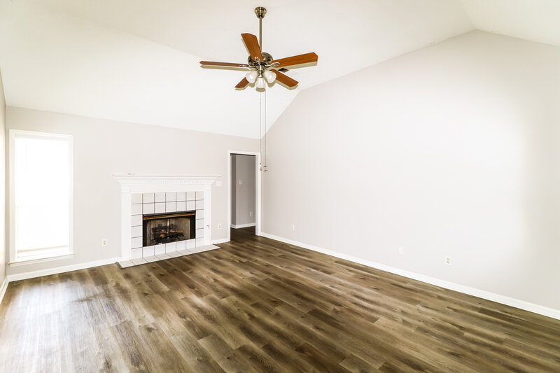 1,910/Mo, 6414 Persimmon View Dr Bartlett, TN 38135 Living Room View 2