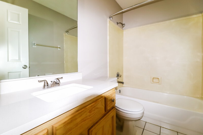 1,910/Mo, 6414 Persimmon View Dr Bartlett, TN 38135 Bathroom View