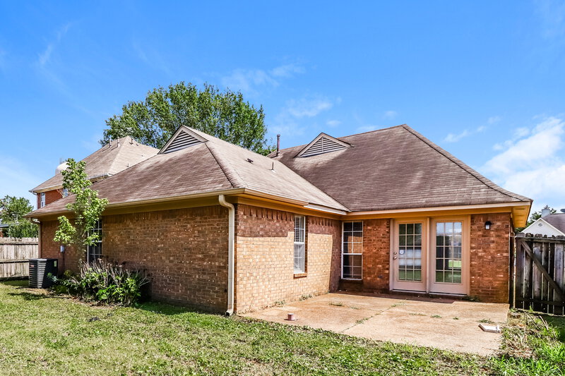 1,910/Mo, 6414 Persimmon View Dr Bartlett, TN 38135 Rear View