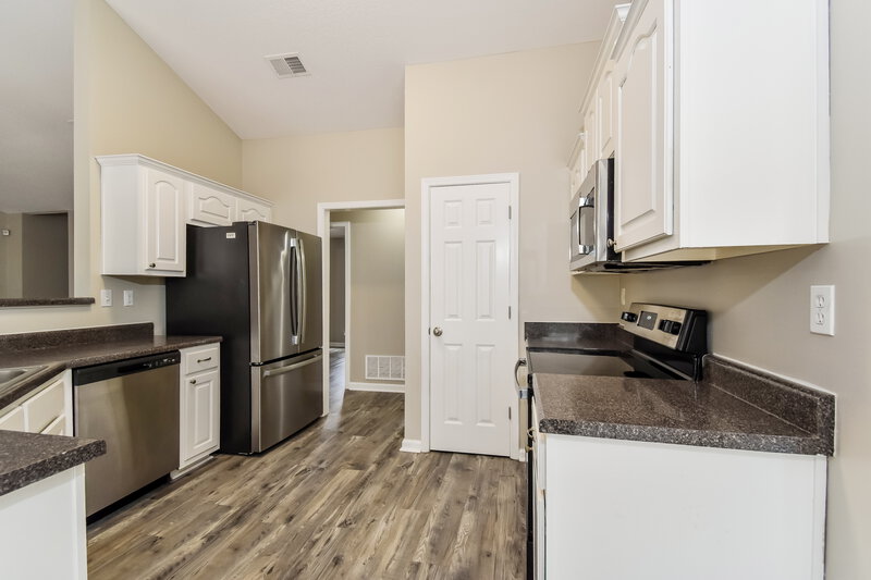1,835/Mo, 5755 Kuykendall Dr Southaven, MS 38672 Kitchen View 2