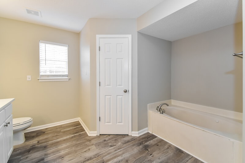 1,835/Mo, 5755 Kuykendall Dr Southaven, MS 38672 Main Bathroom View