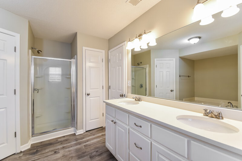 1,835/Mo, 5755 Kuykendall Dr Southaven, MS 38672 Main Bathroom View 2