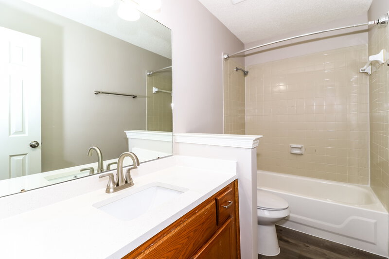 1,760/Mo, 7597 Reese Rd Memphis, TN 38133 Bathroom View