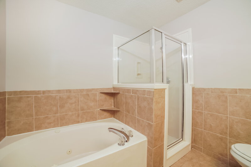 1,640/Mo, 3903 Esperance St Memphis, TN 38135 Main Bathroom View