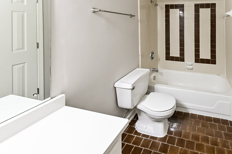 1,770/Mo, 7241 Greenbrook Pkwy Southaven, MS 38671 Main Bathroom View